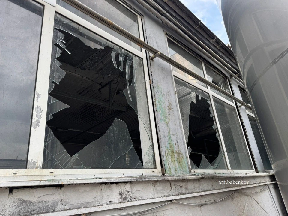 В Темрюкском районе 17 домов повреждены из-за падения обломков украинских ракет. Фото: ТГ-канал Федора Бабенкова.