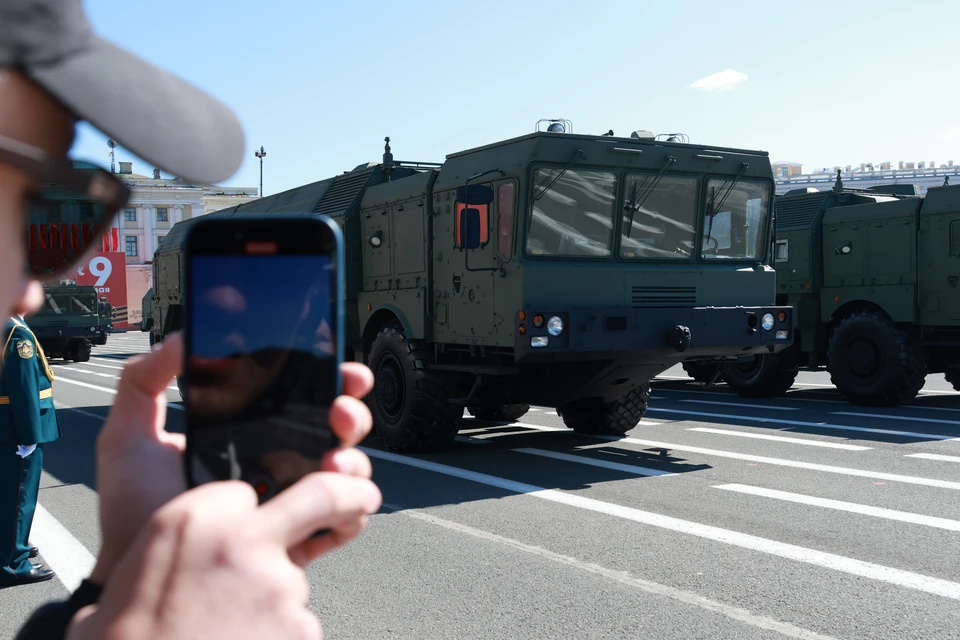 В Смольном не планируют ограничивать мобильный интернет и связь в период празднования Дня Победы.