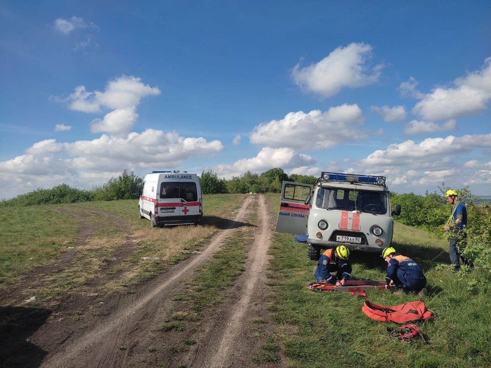 На помощь выезжали аварийно-спасательный отряд и скорая помощь.