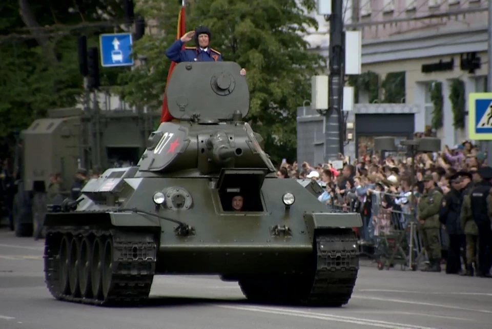 Скрин с видео-трансляции парада