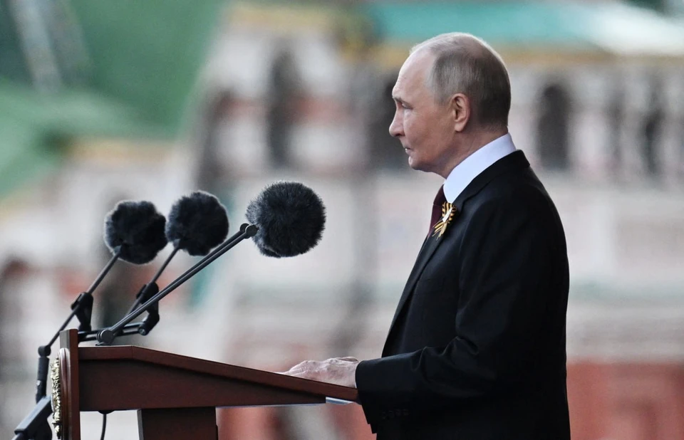 Путина встретили аплодисментами на Красной площади