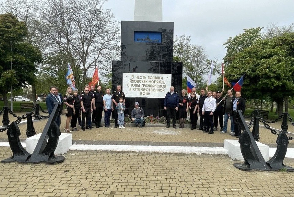 В юбилейную дату руководство и сотрудники порта отправились к местам воинской славы. Фото: Минтранс ДНР