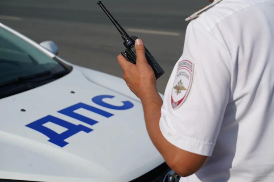 Сотрудники ГАИ устанавливают все обстоятельства аварии.