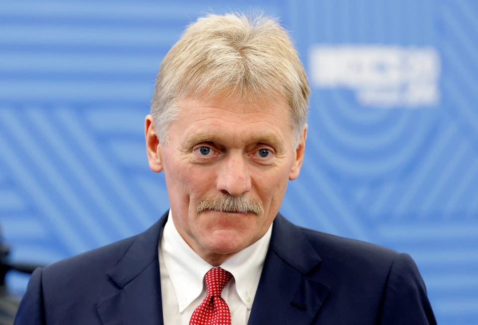 Песков заявил о необходимости прекращения поставок оружия Киеву на период перемирия.