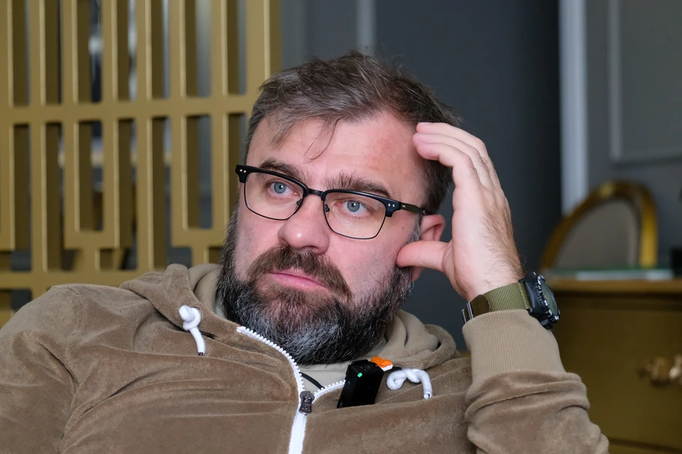 Михаил Пореченков сыграл лётчика в спектакле о войне