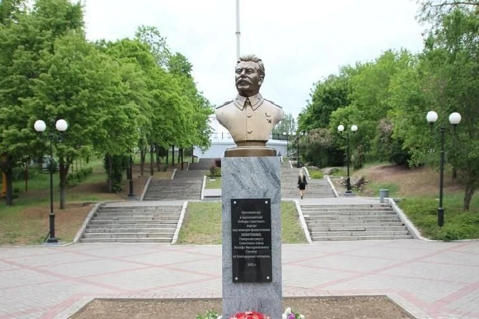 В Мелитополе Запорожской области установили бюст Иосифа Сталина. ФОТО: администрация Мелитополя