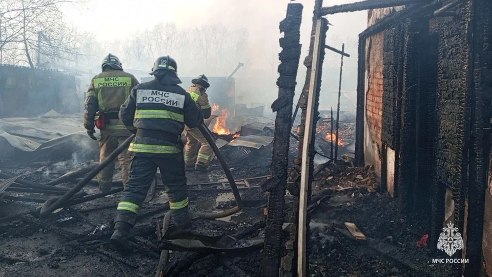 Главное правило при пожаре: не возвращаться в горящее здание Фото: ГУ МЧС России по Хабаровскому краю