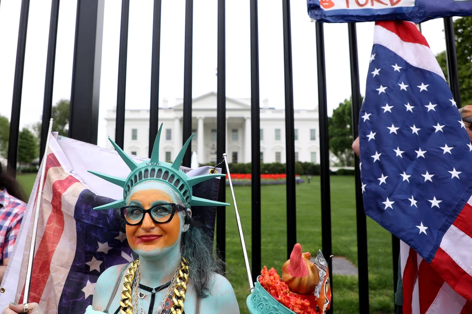 На фестивале в США произошел взрыв, а после женщина въехала в толпу