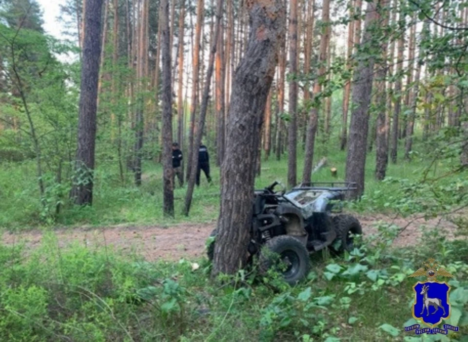 Подросток не справился с управлением и врезался в дерево