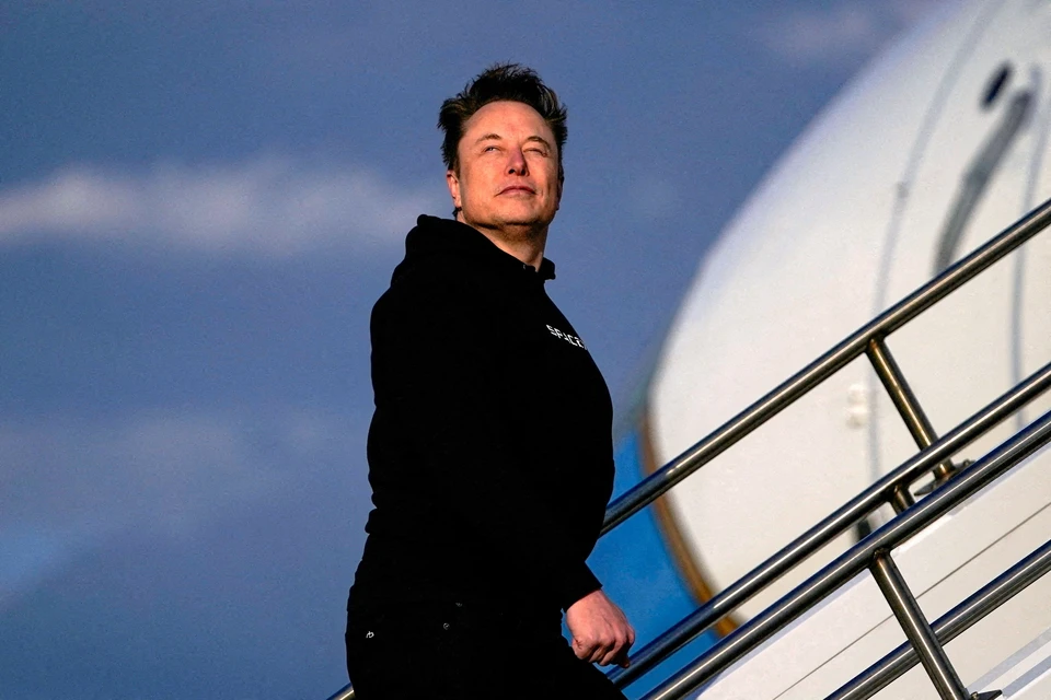 Видео танцующего в реальном времени робота Optimus Tesla показал Илон Маск