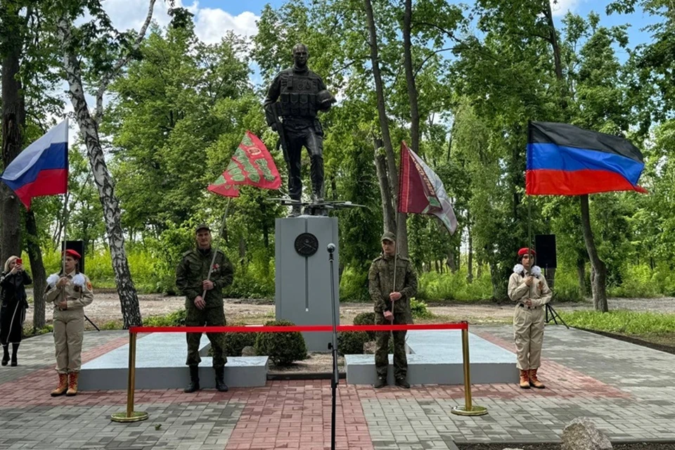 В Волновахе открыли памятник Героям спецоперации. Фото: ТГ/Зинченко
