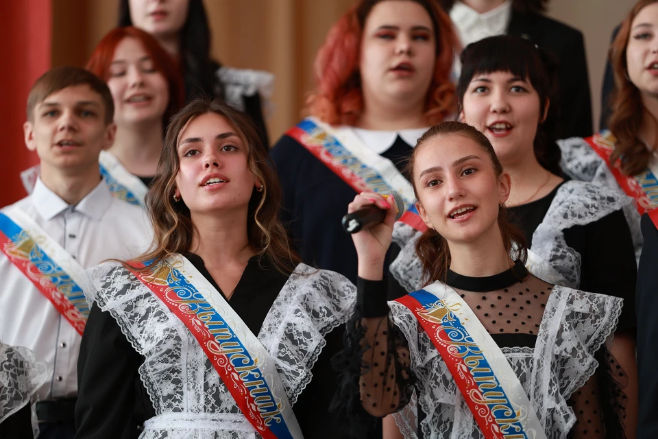 Школы Оренбурга в этом году покинут 9 тысяч ребят.