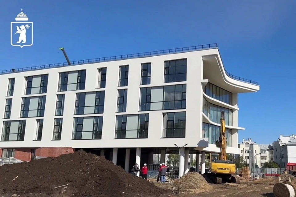 На улице Большой Федоровской и Московском проспекте Ярославля подходит к концу строительство школ.