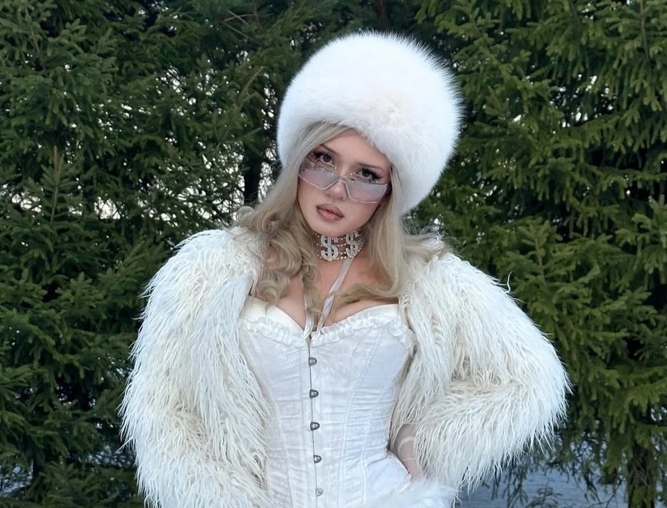 За Dead Blonde проголосовали 1798 человек.