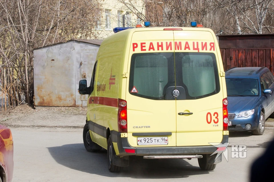 Реанимация подъехала к миграционному центру