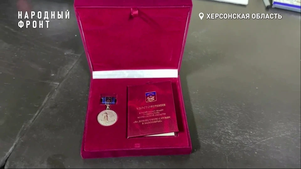 Среди награжденных – три офицера и один фельдшер. Фото: Кадр из видео / t.me/nf_murmansk