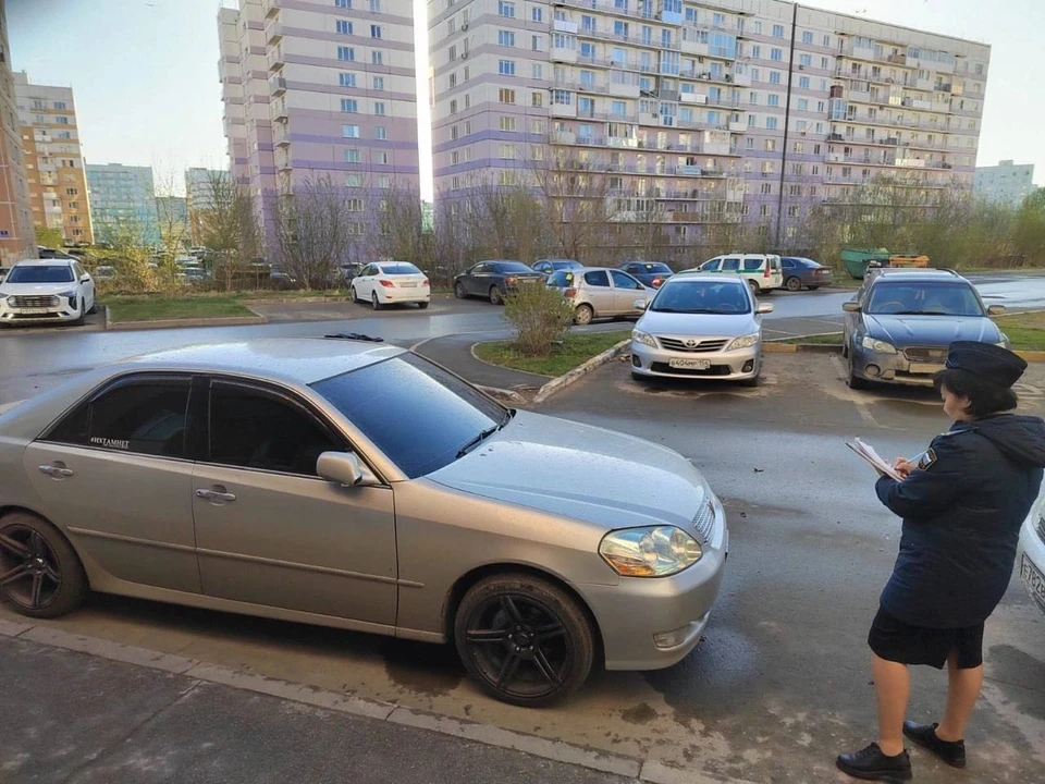 В Новосибирске вор погасил долг после ареста своей «Тойоты». Фото: пресс-служба ГУФССП по Новосибирской области