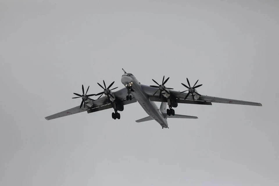 Два ракетоносца Ту-95МС выполнили плановый полет над Баренцевым морем