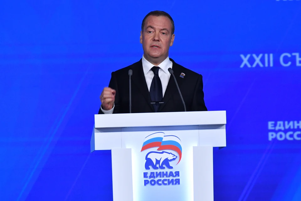 Медведев сообщил, что в будущем новая власть Украины может не признать мирное соглашение с РФ