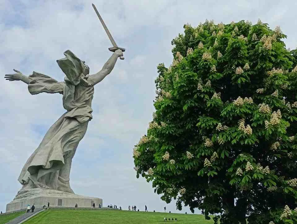 Время от времени внутри Родины-матери проходят экскурсии.