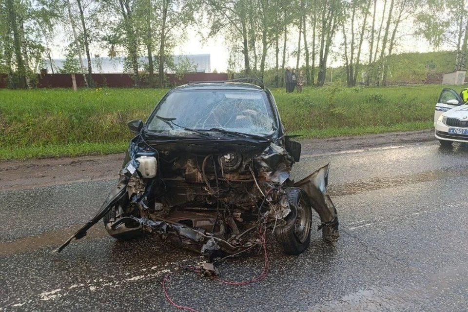Водителя легковушки увезли в больницу. Фото: Госавтоинспекция Удмуртии