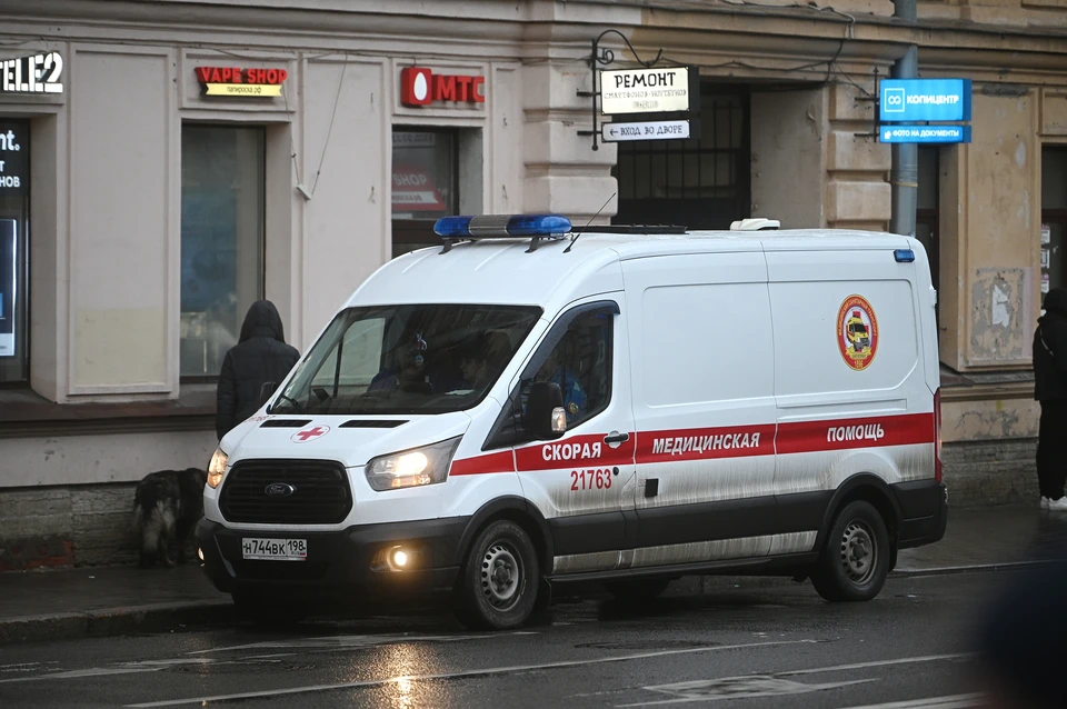 Одного из них доставили в больницу с тяжелыми травмами головы.
