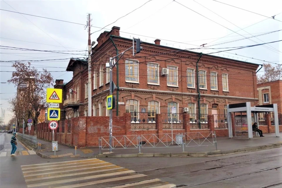 В здании сейчас располагается лицей. Фото: admkrai.krasnodar.ru