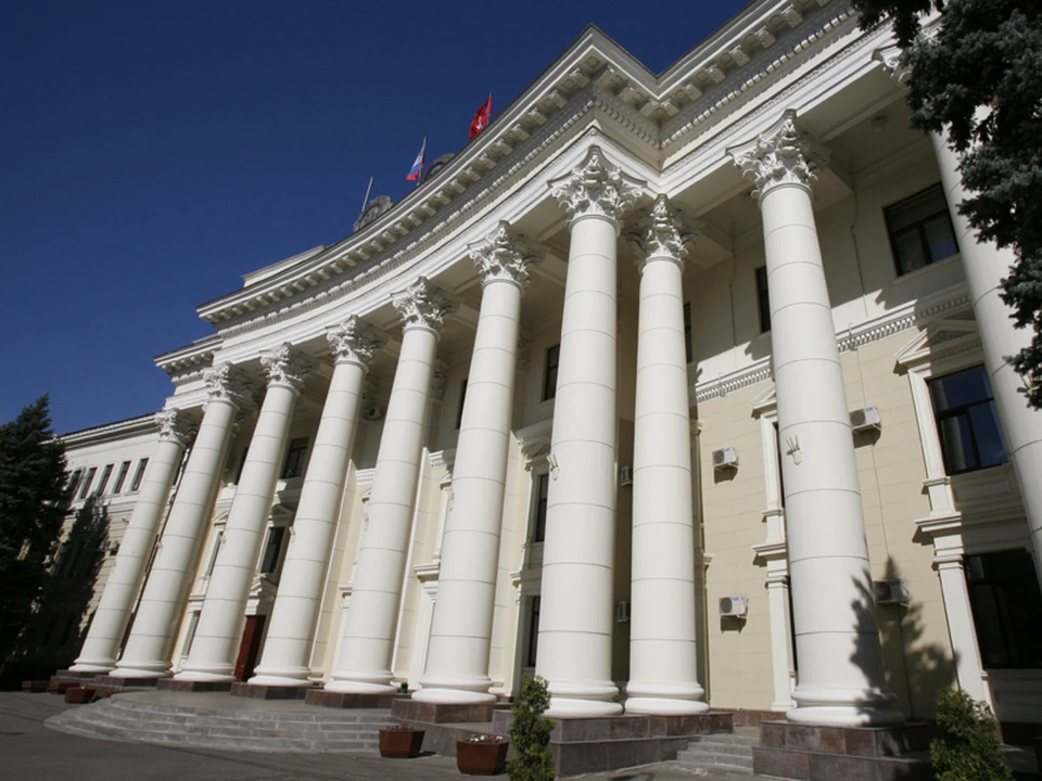 Губернатор поздравил редакцию "КП". Фото: пресс-служба АВО.