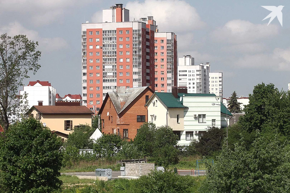 Газоны покошены, стройматериалы сложены, дома покрашены, заборы стоят ровно. В Беларуси конкретизированы правила содержания населенных пунктов.