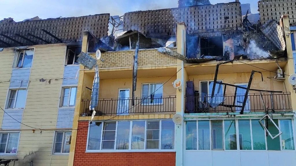 Горящий дом. Фото: пресс-службы ГУ МЧС России по Краснодарскому краю.