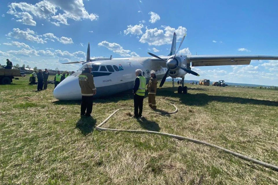 Видео жесткой посадки Ан-24 под Иркутском появилось в Сети. Фото: Восточно-Сибирская транспортная прокуратура.