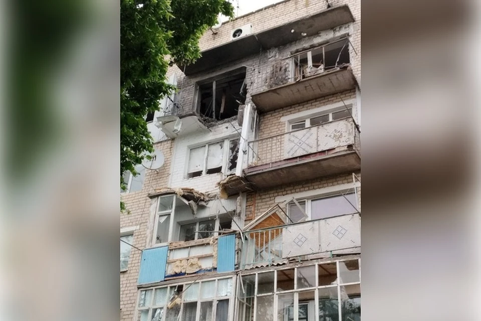 Несколько херсонцев ранено, а несколько домов - сгорело от обстрелов ВСУ. Фото: тг-канал Владимира Сальдо