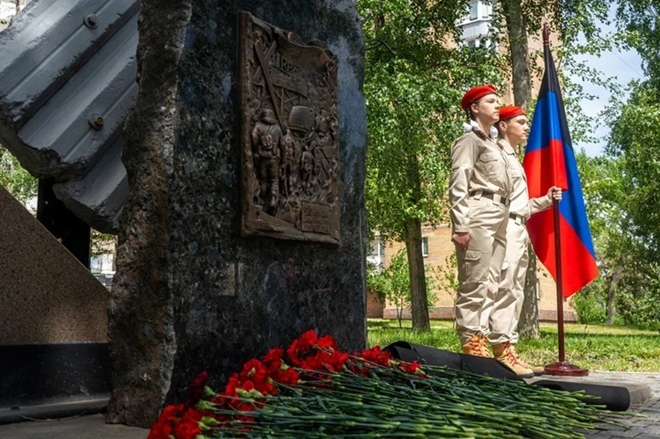 В Донецке отметили 11-ю годовщину начала боев за аэропорт. Фото: РОО «Народная Дружина»