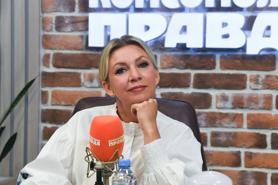 Захарова: Лидеры Европы способны сидеть только под столом переговоров по Украине
