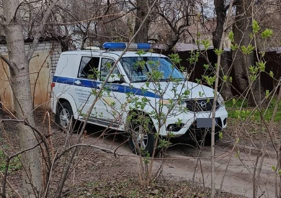 Полицейские задержали курьера преступников, остальных мошенников продолжают разыскивать.