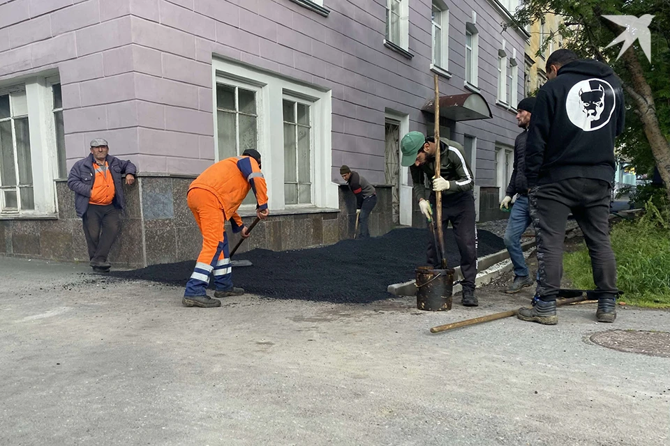В Мурманской области активно ищут новую технологию для ремонта дорог.