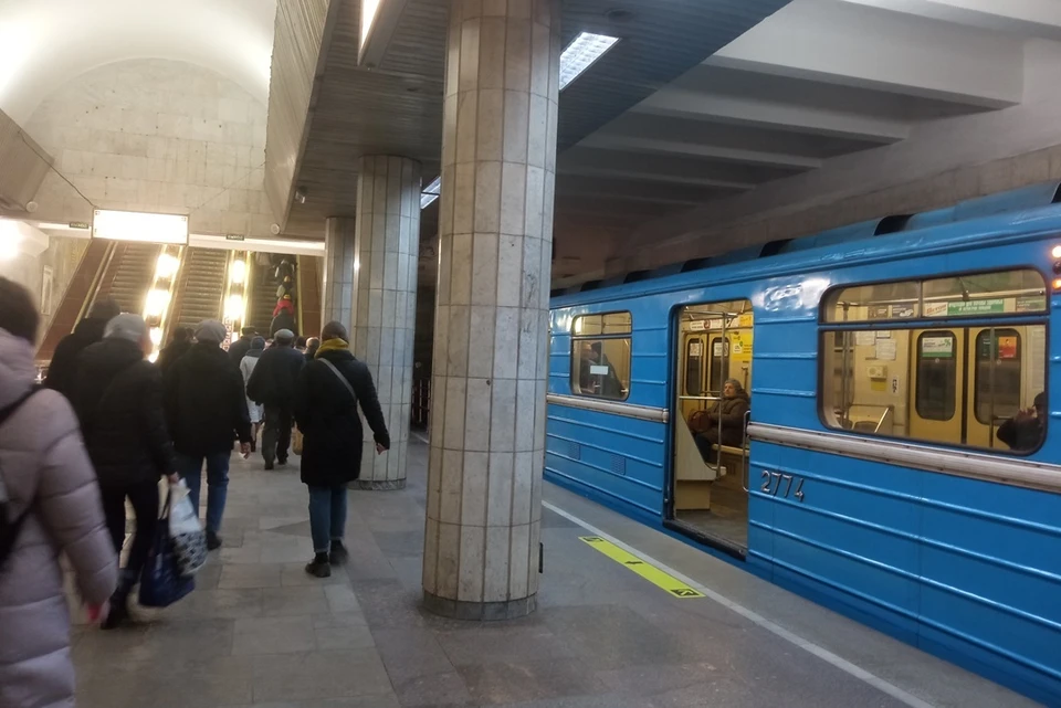 На станции метро «Площадь Ленина» в Новосибирске установят новые турникеты.