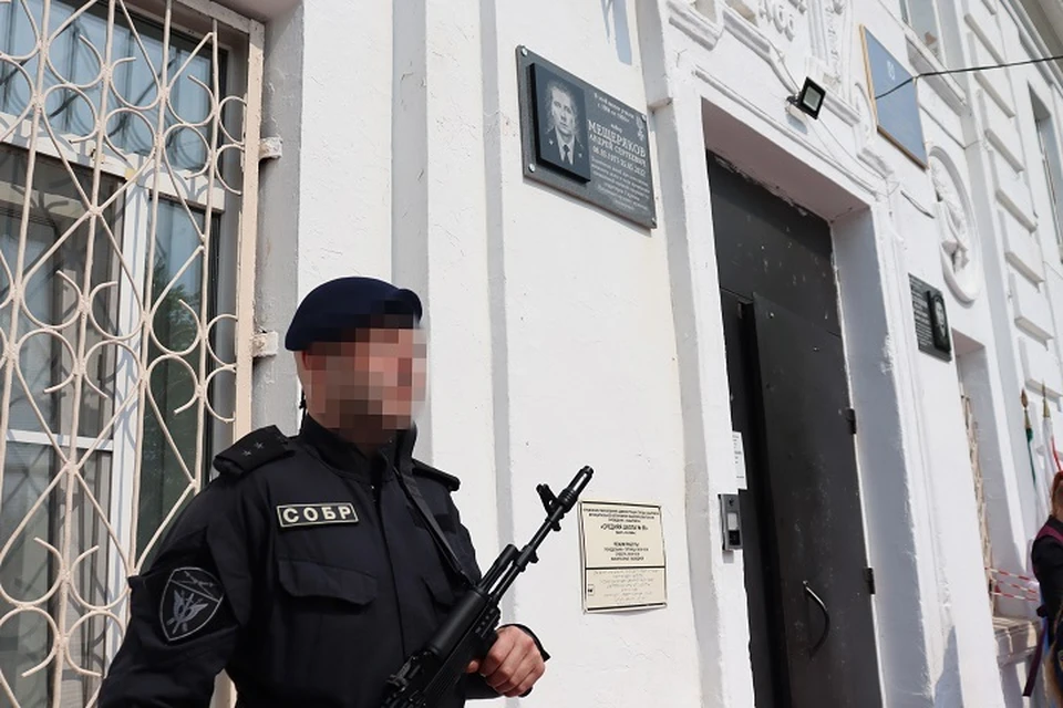 Мемориальную доску открыли в память сотрудника СОБР в Хабаровске Фото: пресс-служба Восточного округа войск нацгвардии