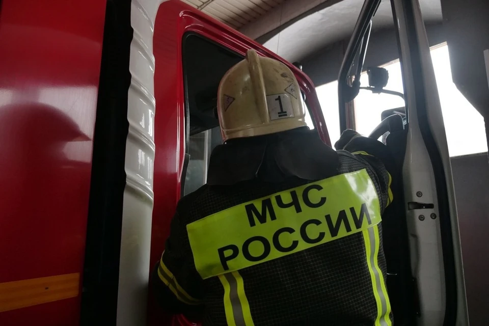 На месте работали четыре пожарных-спасателя