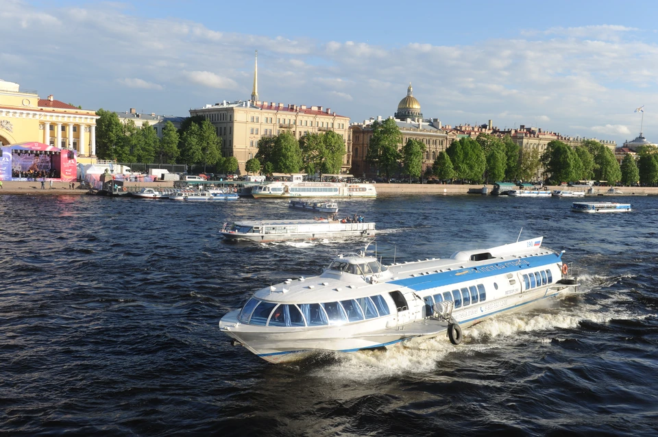 37 водных маршрутов будут работать летом в Петербурге. Рассказываем о них подробнее.