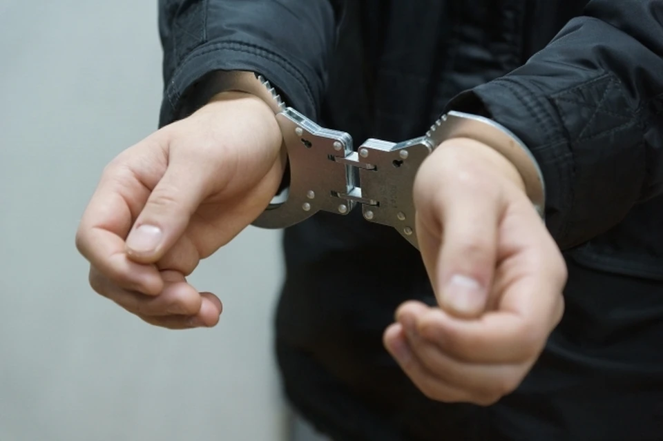 Группа подростков устроила погром в сквере Николаевска