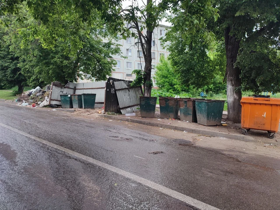 Обещания не выполнены: калужане ждут реконструкцию мусорной площадки.