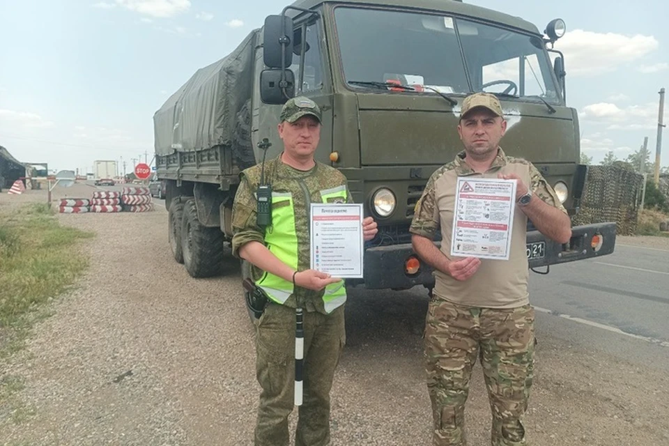 Военная автоинспекция проверяет, как водители в форме проезжают по железнодорожным переездам. Фото: ВАИ Южного военного округа