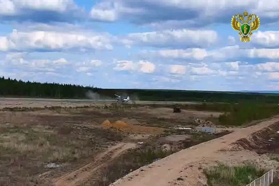 Самолет выкатился за пределы взлетно-посадочной полосы в аэропорту Олекминска. Фото: транспортная прокуратура Якутии