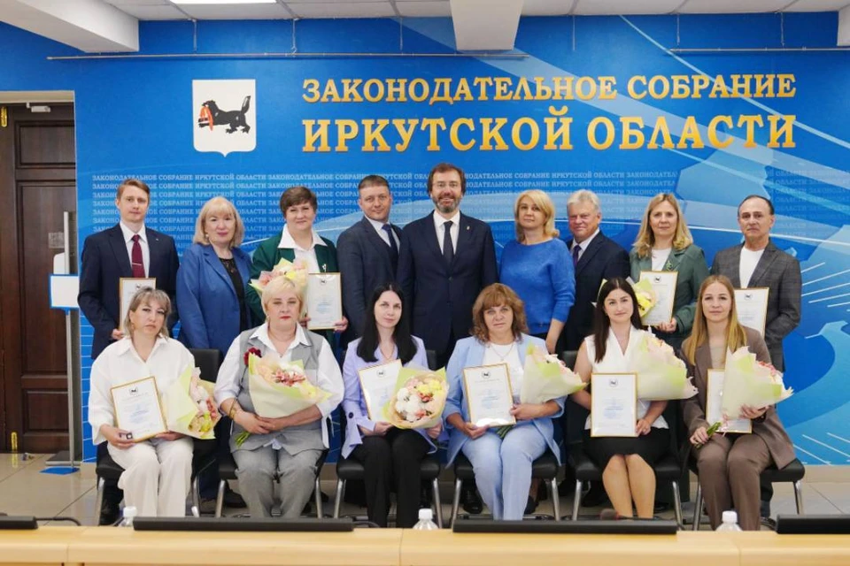 Благодарностей за высокие достижения в работе удостоены 10 сотрудникам различных учреждений социального обслуживания.
