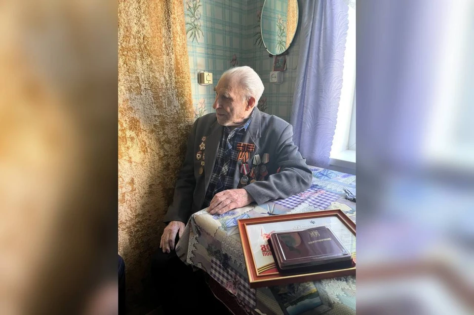 Ветеран ВОВ стал стал почётным жителем Новосибирской области. Фото: пресс-служба Каргатского района Новосибирской области