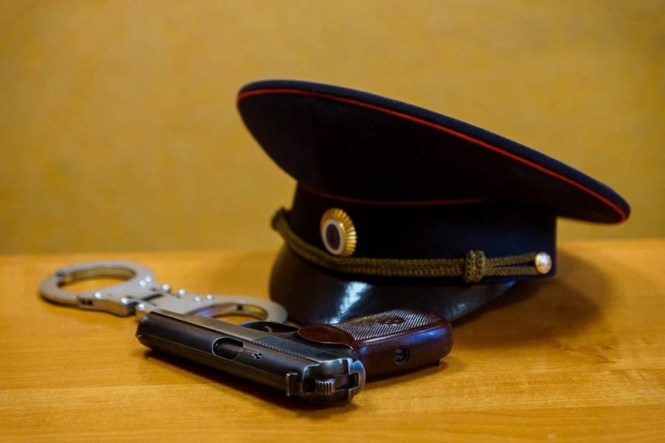 Экс-полицейских уволили и заключили под стражу