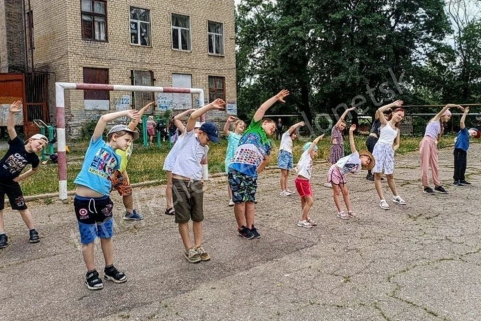 С энтузиазмом прошли утренние зарядки в Ворошиловском, Ленинском, Куйбышевском, Кировском и Киевском районах Донецка. Фото: ТГ/Кулемзин