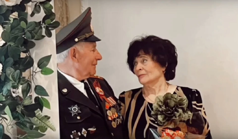 Чета Скрипко из Красноярска отметила 60 лет супружеской жизни. Скриншот: видео: Агентство ЗАГС края