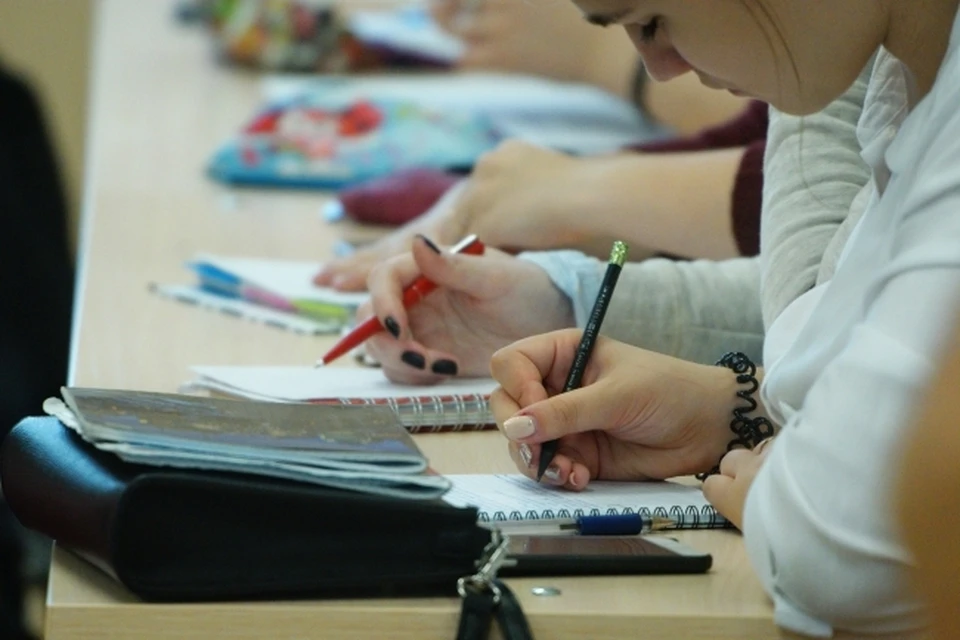 Сейчас дети учатся в две смены